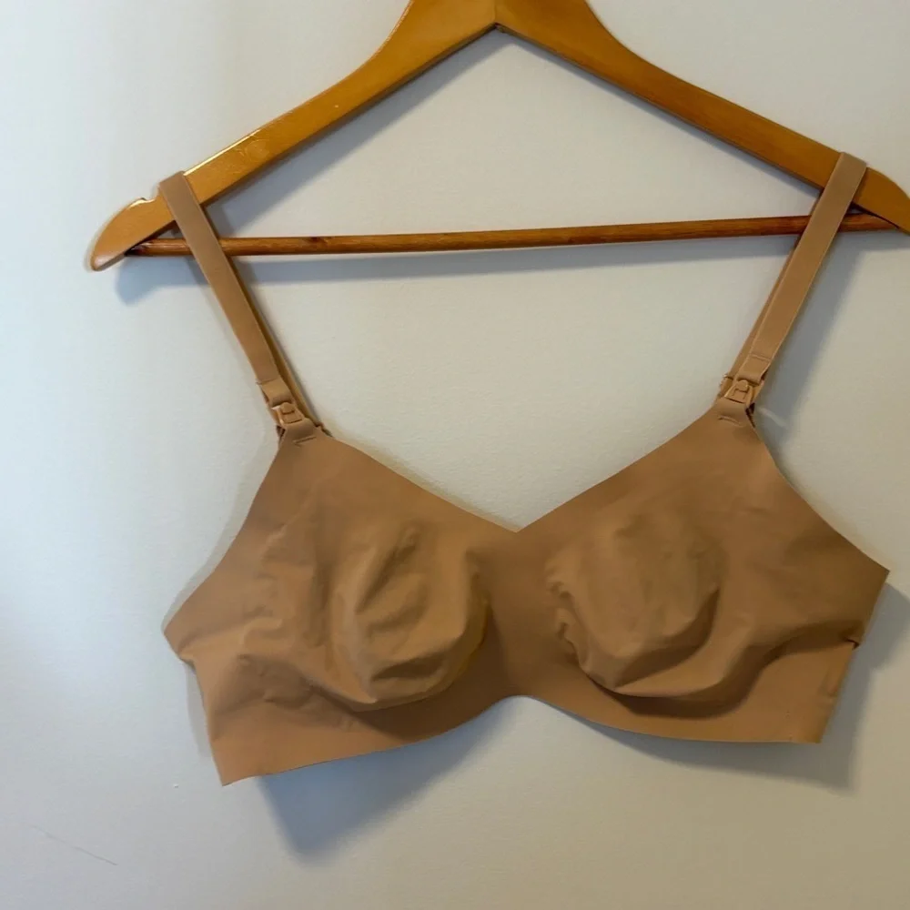 Knix Nursing Bra Nude Comfy Wireless No padding
No size tag ?small - Picture 2 of 11
